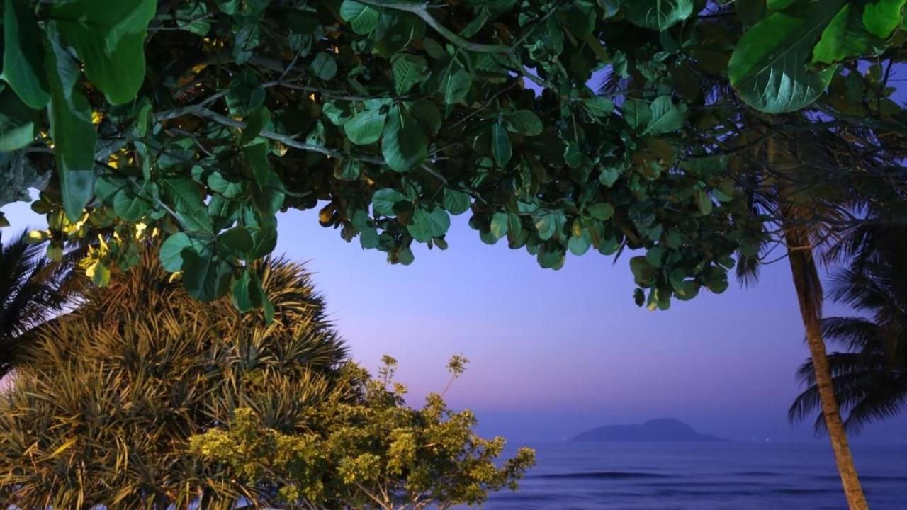 F1 Pe Na Areia: Beachfront With Sea Views In * Guaruja