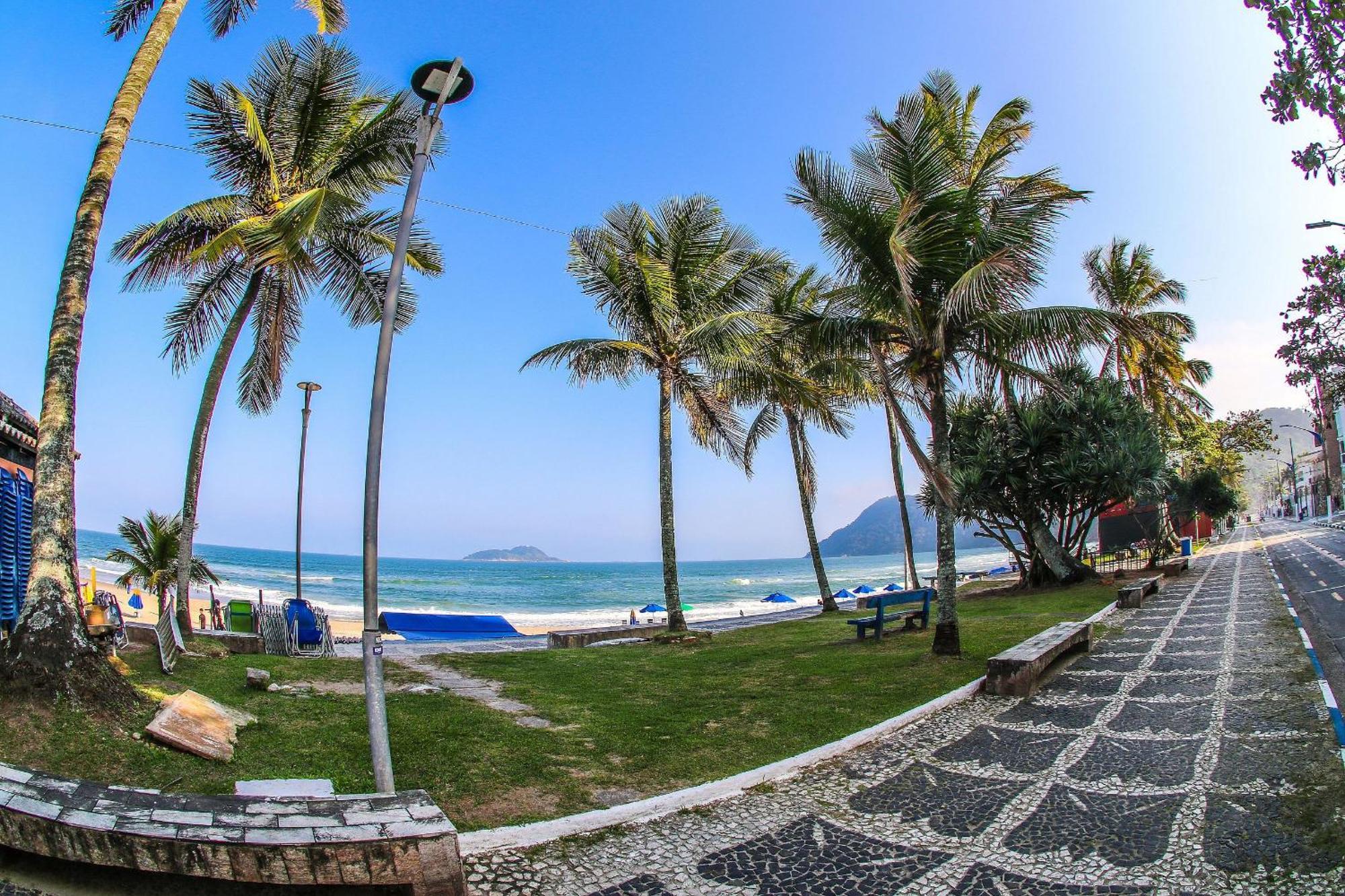 Apartment F1 Pe Na Areia: Beachfront With Sea Views In *
