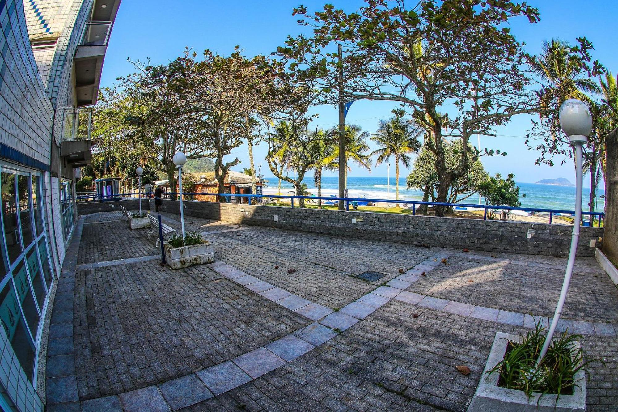 Apartment F1 Pe Na Areia: Beachfront With Sea Views In