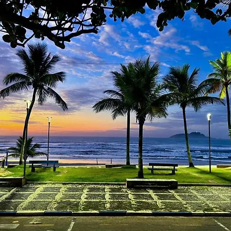 F1 Pe Na Areia: Beachfront Suites with Sea Views in Guaruja Exterior photo